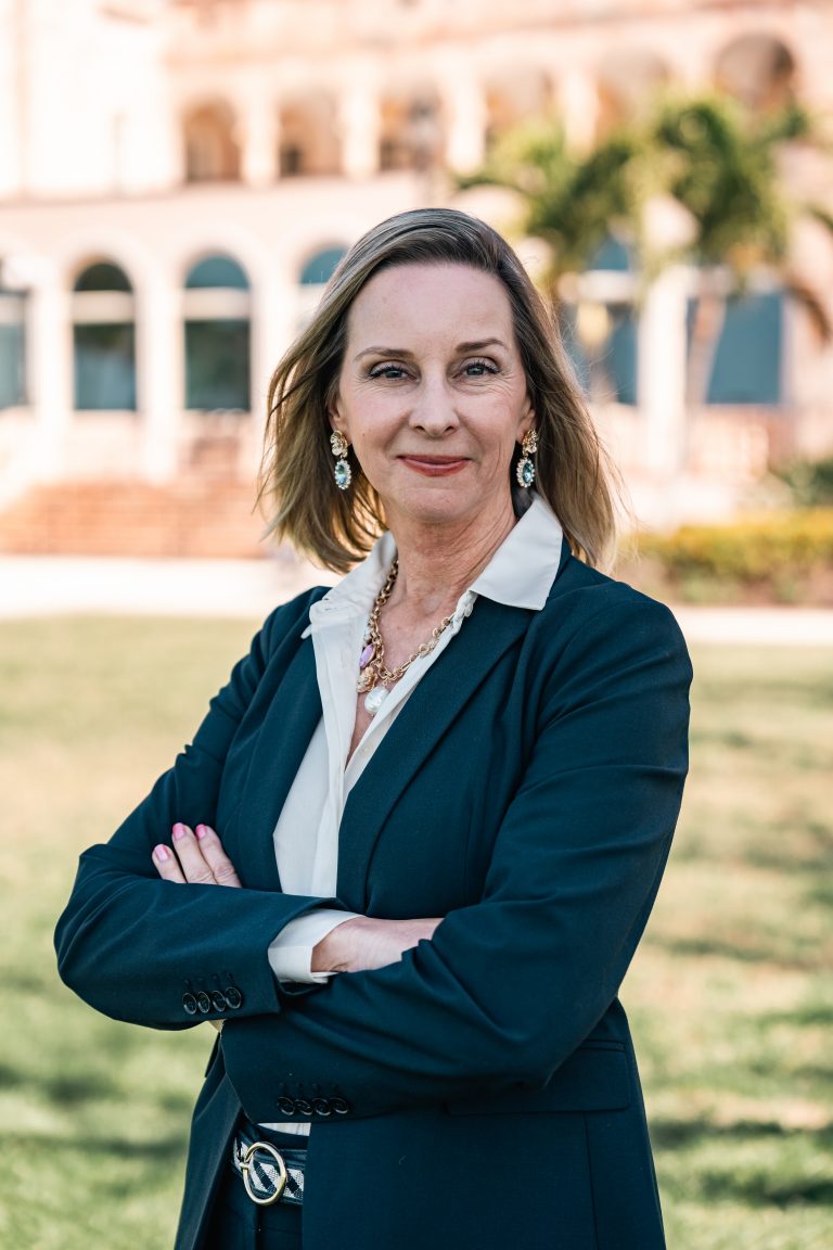 Elizabeth Bright Headshot