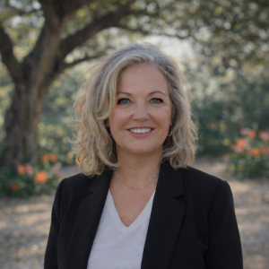 Lisa Buck's Headshot